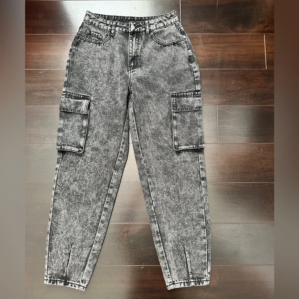 SHEIN Black Acid Wash Cargo Jeans - Picture 2 of 9